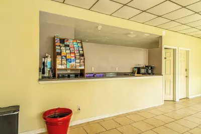 Photo 5 - Economy Inn Livingston By OYO TX US 59
