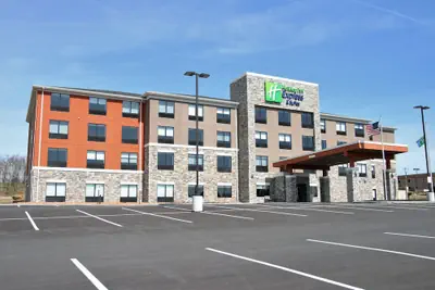 Photo 2 - Holiday Inn Express & Suites Clarion by IHG