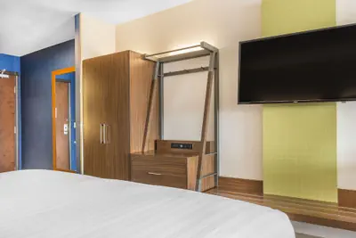 Photo 4 - Holiday Inn Express & Suites Clarion by IHG