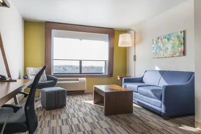 Photo 5 - Holiday Inn Express & Suites Clarion by IHG