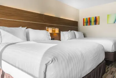 Photo 3 - Holiday Inn Express & Suites Clarion by IHG