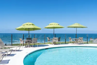 Photo 2 - Wave Crest Resort