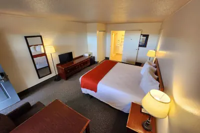 Photo 5 - Budget Motel