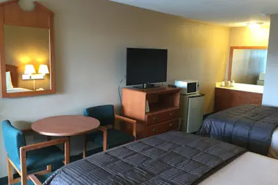Photo 5 - Budget Inn