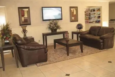Photo 3 - Executive Inn