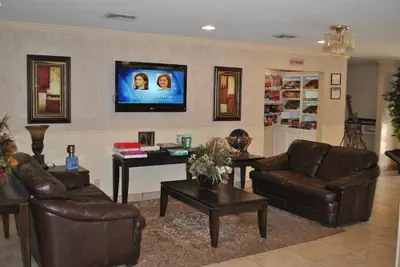 Photo 5 - Executive Inn