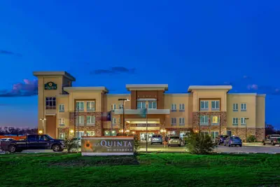 Photo 2 - La Quinta Inn & Suites by Wyndham Luling