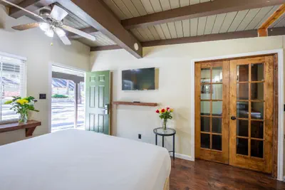 Photo 5 - Emerald Bay Lodge