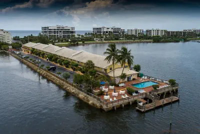 Photo 2 - Palm Beach Waterfront Suites