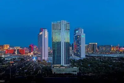 Photo 4 - Stunning High-floor Strip Views Balcony 35309