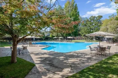Photo 2 - Romantic Napa Escape Prime Location King Bed, Private Patio & Pool