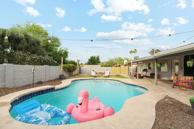 Photo 5 - Spacious Scottsdale Retreat With Pool