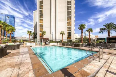 Photo 2 - Incredible Studio Strip Views 10609