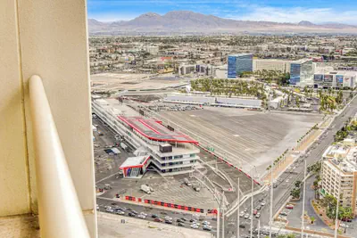 Photo 2 - MGM 1BR With Pool & Top Golf View, Balcony 20602