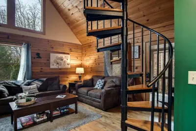 Photo 5 - Cozy Hot Tub Cabin!