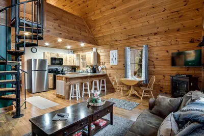 Photo 3 - Cozy Hot Tub Cabin!