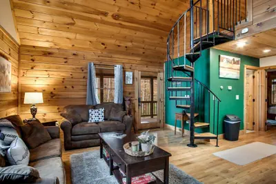 Photo 4 - Cozy Hot Tub Cabin!