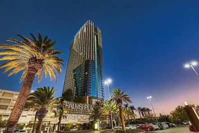 Photo 2 - Incredible Penthouse Strip Views, Balcony Access
