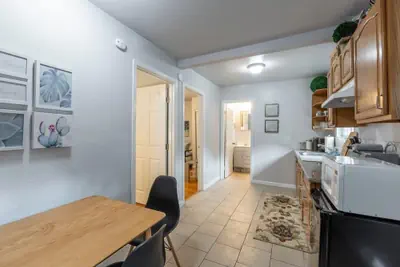 Photo 4 - Marbella Lane - 2BR Guest House Dtwn RWC Pking