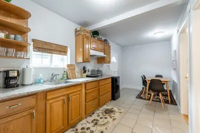 Photo 3 - Marbella Lane - 2BR Guest House Dtwn RWC Pking