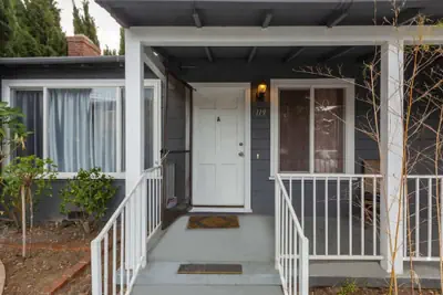 Photo 2 - Marbella Lane - 3BR House Dtwn RWC Parking