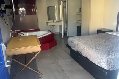 Photo 2 - CLOVER MOTEL