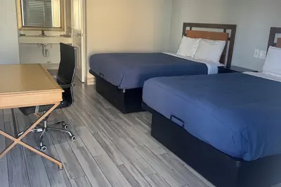 Photo 3 - CLOVER MOTEL