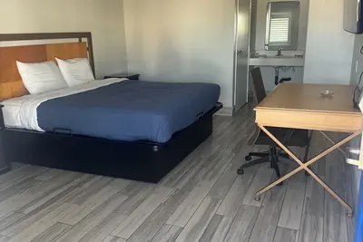 Photo 4 - CLOVER MOTEL