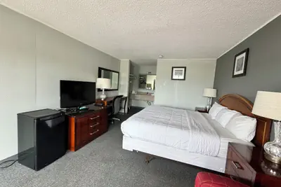 Photo 4 - Bayou Inn