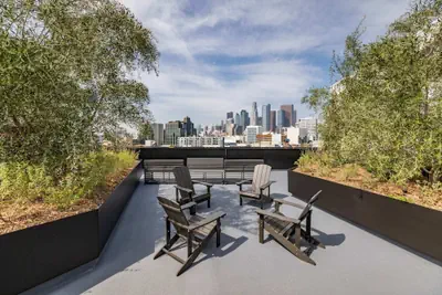 Photo 2 - Downtown Los Angeles Modern Apartments