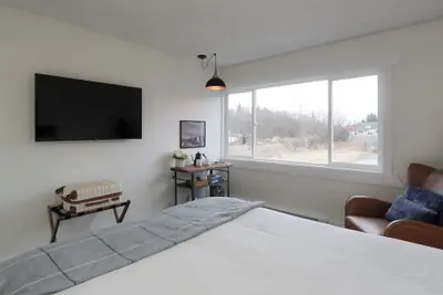 Photo 5 - The Moosetide Hotel