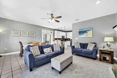 Photo 4 - Crystal Beach Home With Private Pool Walk to Beach