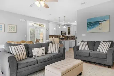 Photo 3 - Crystal Beach Home With Private Pool Walk to Beach