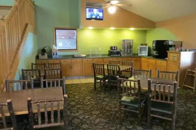Photo 2 - Super Davneport Inn & Suite