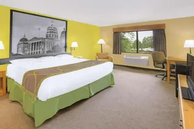 Photo 5 - Super Davneport Inn & Suite