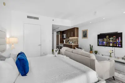 Photo 4 - The Club at Brickell Bay