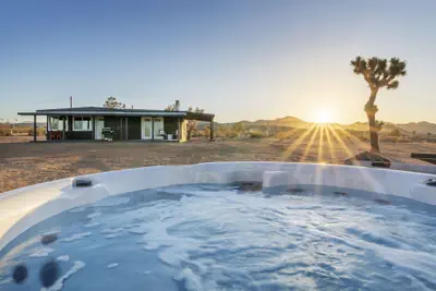 Photo 2 - The Flag Ranch - Hot Tub, Fire Pit And Bbq! 2 Bedroom Home