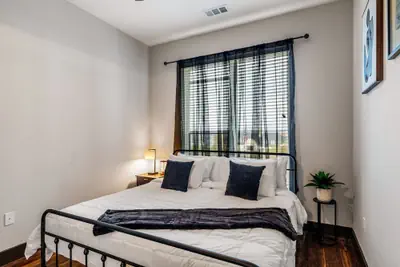 Photo 2 - 12 Min to Downtown Pool Balcony Free Parking