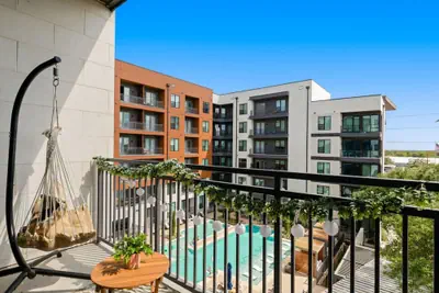 Photo 2 - 12min Downtown 6min Domain Pool Free Parking