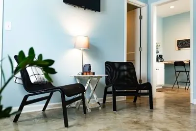 Photo 5 - Clean & Serene House + Studio - Easy On/off I-40