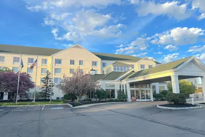 Photo 2 - Arnot Grand Hotel & Suites