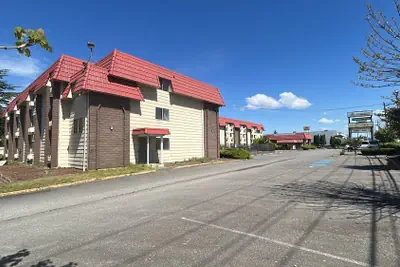 Photo 2 - Tacoma Port Inn Fife I-5