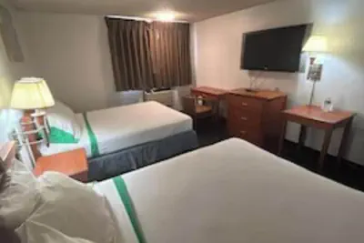 Photo 3 - Saint Joseph Inn & Suites Benton Harbor Near I-94