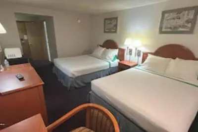 Photo 5 - Saint Joseph Inn & Suites Benton Harbor Near I-94