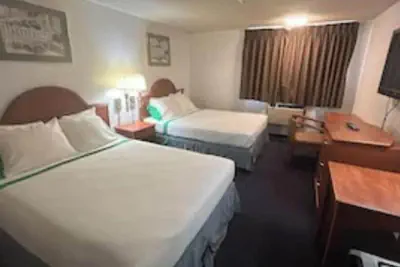 Photo 4 - Saint Joseph Inn & Suites Benton Harbor Near I-94