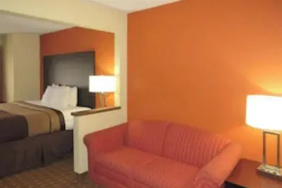Photo 2 - Saint Joseph Inn & Suites Benton Harbor Near I-94