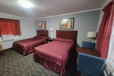 Photo 4 - Gandy Motor Lodge
