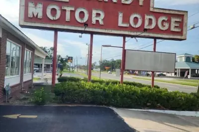 Photo 5 - Gandy Motor Lodge