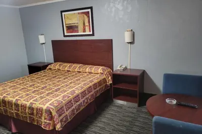 Photo 2 - Gandy Motor Lodge
