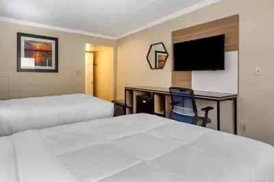 Photo 5 - Coastal Inn by Beach and Boardwalk